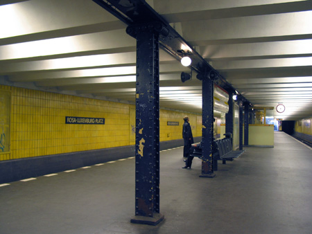 U-Bahnhof Rosa-Luxemburg-Platz U2