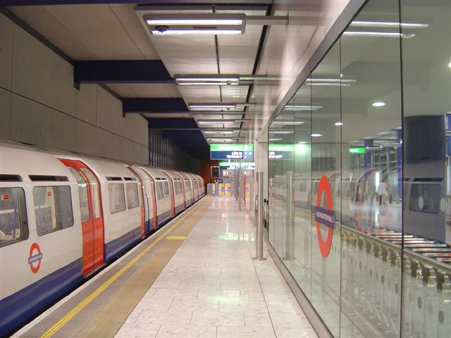 Piccadilly Line Heathrow Terminal 5 © B. Hardy